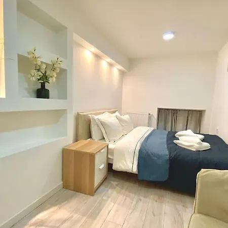 Cozy 3 Bedrooms At Center Apartment *